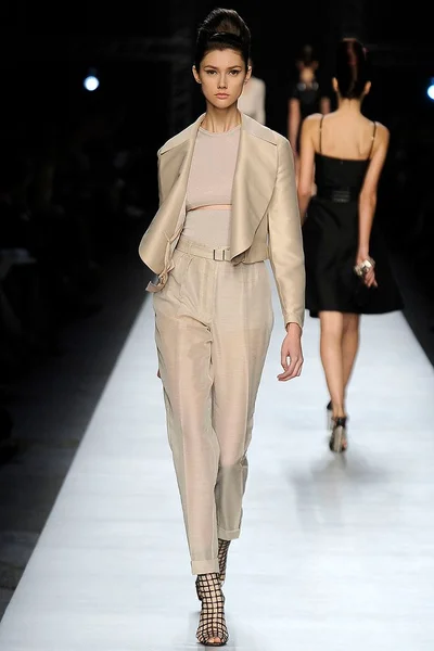 Look 12